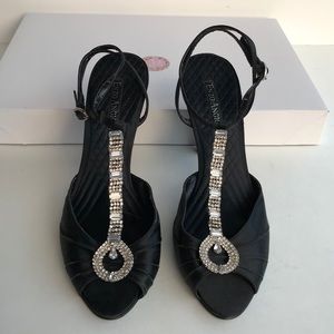 Enzo Angiolini Rhinestone Satin  Sandals Size 7 😍